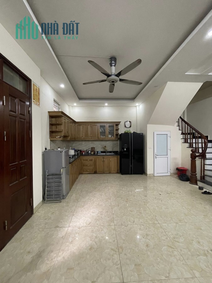Nhà Trại Cá, Trương Định - Hoàng Mai - Mặt ngõ - Ngõ thông 42m*5 Tầng giá 3.9 tỷ