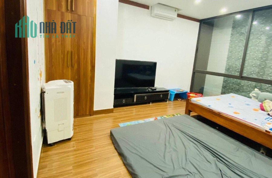 Cần bán gấp nhà Thạch Bàn 65m 5 tầng MT6m, ô tô tránh, view hồ hơn 7 tỷ