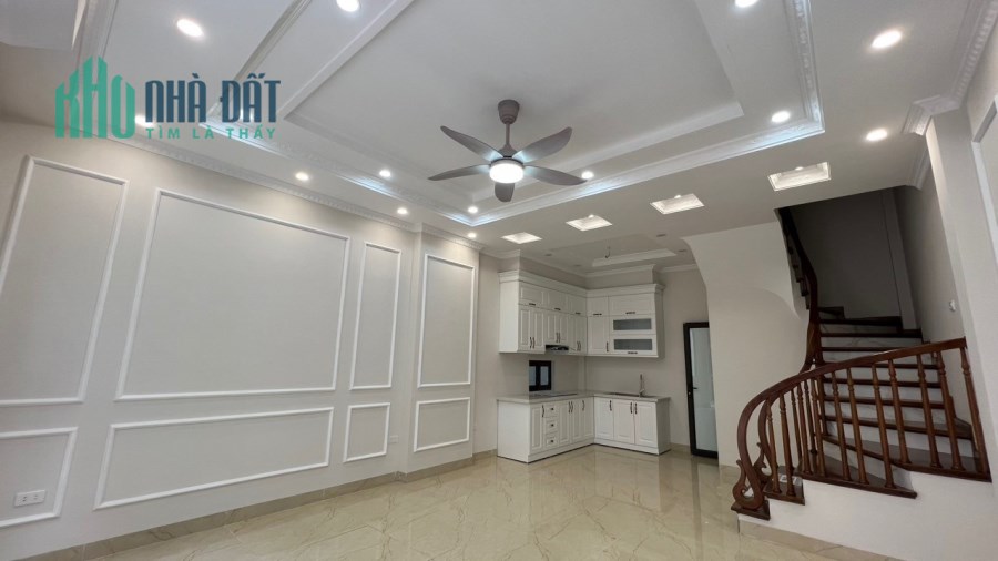 Bán nhà phố Nguyễn Sơn, lô góc, ô tô, 45 m2, 5T, MT 5,5 m, chỉ 5,5 tỷ.