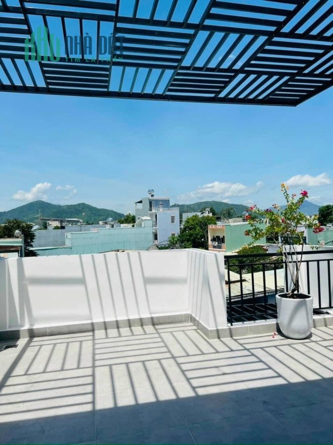(Hàng Chốt Tết) NHÀ MỚI , DT 5.5x17m2, 4 Tầng Chỉ 8.X Tỷ, TẶNG  NỘI THẤT CAO CẤP NHƯ HÌNH - HUỲNH