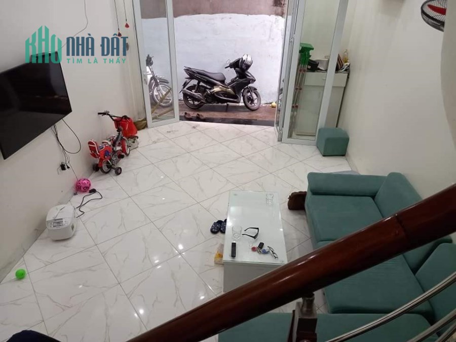 Bán đất Triều Khúc 33m x 2 tầng, sát hồ, ngõ rộng, thông thoáng, giá chỉ 2.75 tỷ