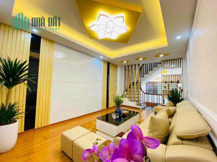 SIÊU PHẨM NHÀ ĐẸP NGÕ 460 KHƯƠNG ĐÌNH, 40M2 5 TẦNG FULL NỘI THẤT, NGÕ RỘNG THOÁNG, CHỈ 4.75 TỶ.