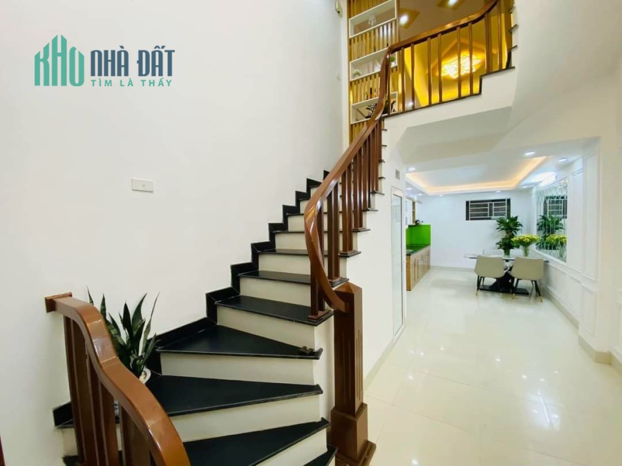 SIÊU PHẨM NHÀ ĐẸP NGÕ 460 KHƯƠNG ĐÌNH, 40M2 5 TẦNG FULL NỘI THẤT, NGÕ RỘNG THOÁNG, CHỈ 4.75 TỶ.