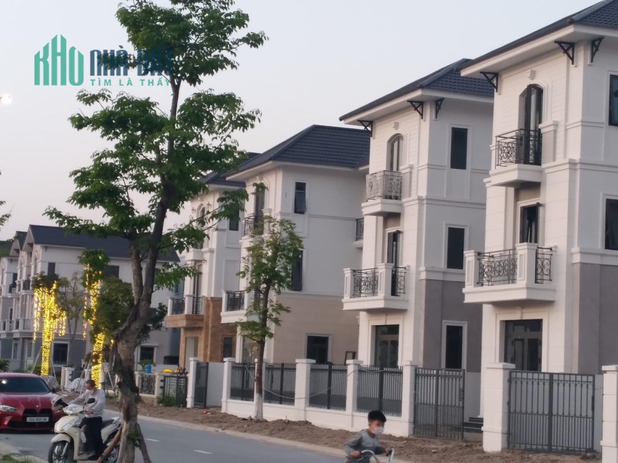 Bán nhà 3 tầng , giá rẻ , tiện ích nội, ngoại khu đầy đủ, vị trí đắc địa.