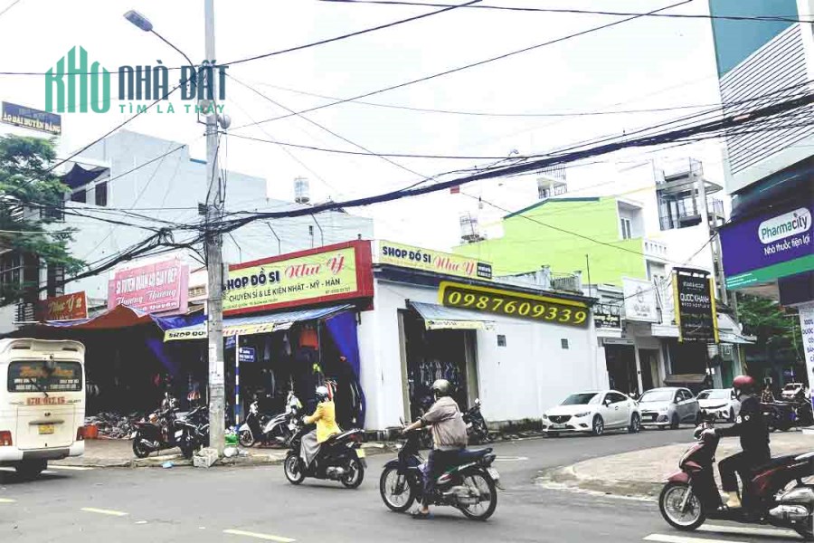 BÁN GẤP CĂN GÓC 2 MẶT TIỀN TRUNG TÂM THÀNH PHỐ GẦN 200m2
