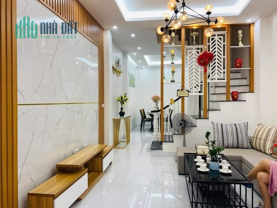 NHÀ ĐẸP XUẤT SẮC-HOÀNG QUỐC VIỆT-42m2-LÔ GÓC 2 THOÁNG-30M RA Ô TÔ-4,6 TỶ
