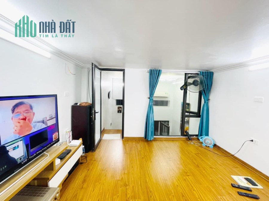CHỈ 2.9 TỶ NHÀ PHỐ THÁI HÀ 5M RA NGÕ Ô TÔ, FULL NỘI THẤT 0976389206.