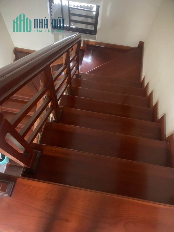 BÁN căn nhà 3 tầng ,đầu ve Ô TÔ ĐỖ CỬA thích hợp KINH DOANH BUÔN BÁN tại phường Đông Vệ