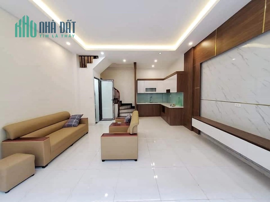 Bán nhà phố Pháo Đài Láng MẶT TIỀN 6.5m 5 tầng, giá chỉ 4.5 tỷ 0976389206.
