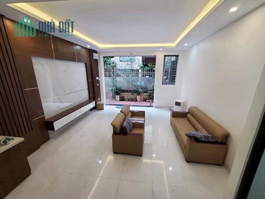 Bán nhà phố Pháo Đài Láng MẶT TIỀN 6.5m 5 tầng, giá chỉ 4.5 tỷ 0976389206.