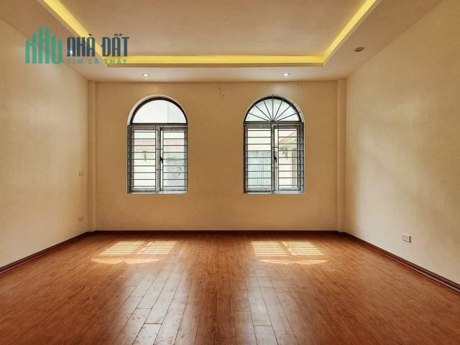 Bán nhà phố Pháo Đài Láng MẶT TIỀN 6.5m 5 tầng, giá chỉ 4.5 tỷ 0976389206.