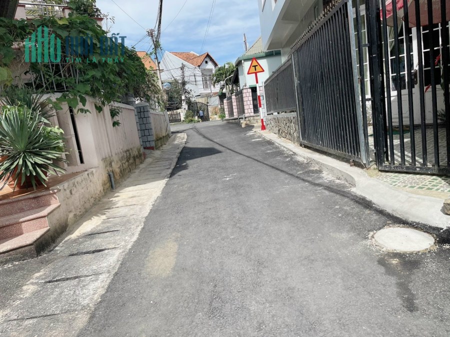 Chính chủ cần bán nhanh lô đất 2 mặt tiền sổ riêng xây dựng ở Yersin Phường 10, TP. Đà Lạt, giá 7,6