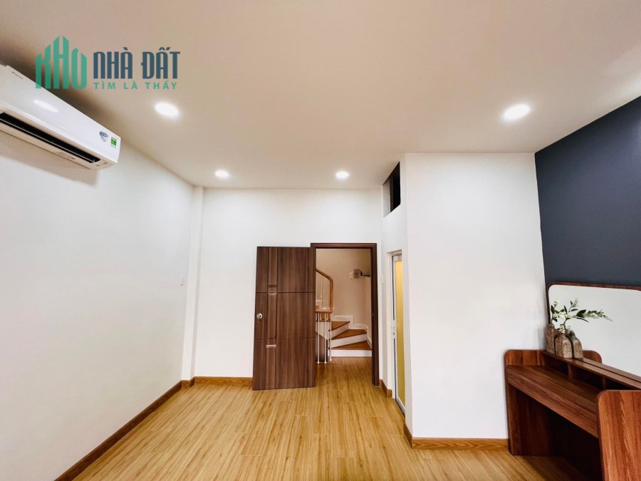 Nhà hẻm 4m Hoàng Hoa Thám, giáp Phú Nhuận - 4 TẦNG đẹp lung linh- Chỉ 4 tỷ 9