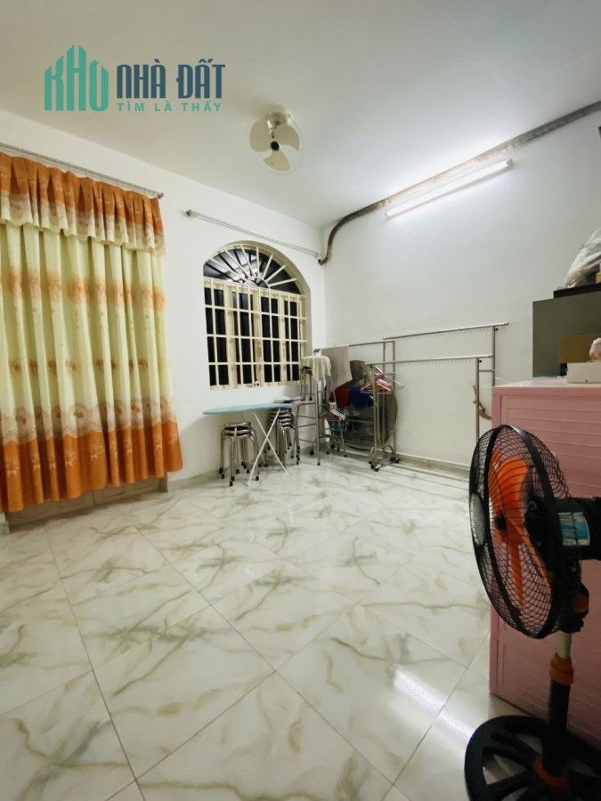 Đối diện NTĐ Phú Thọ. Lý Thường Kiệt. 40m2. Ngang 4m. 2 tầng. Chỉ 6,x tỷ.