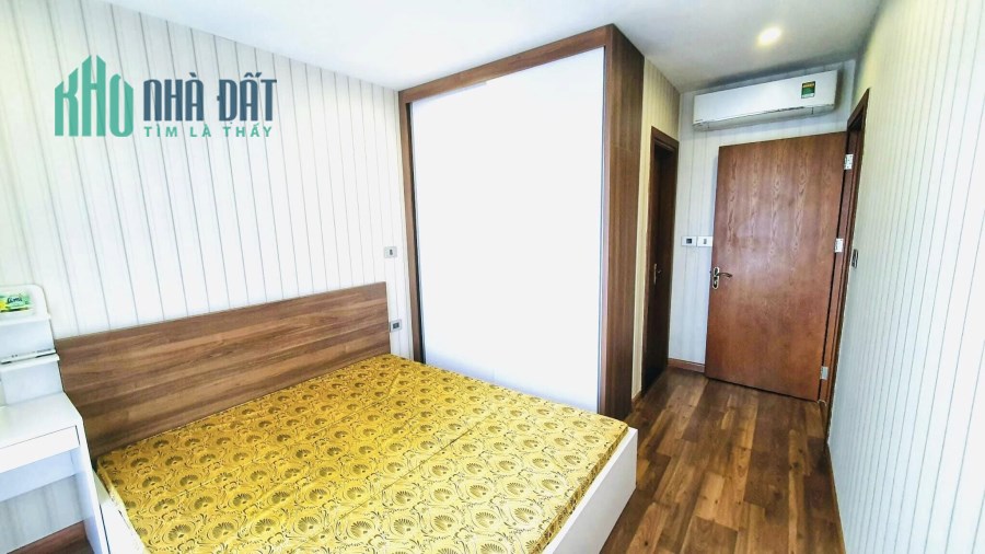 Bán gấp Tòa R2 Goldmark 136 Hồ Tùng Mậu, 84m2, Full nội thất, 2PN, 2WC, chỉ 3.2 tỷ.