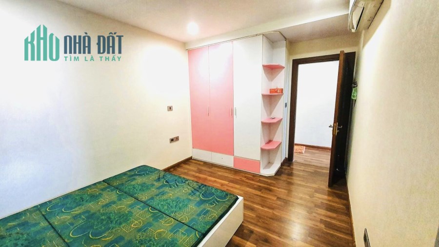 Bán gấp Tòa R2 Goldmark 136 Hồ Tùng Mậu, 84m2, Full nội thất, 2PN, 2WC, chỉ 3.2 tỷ.