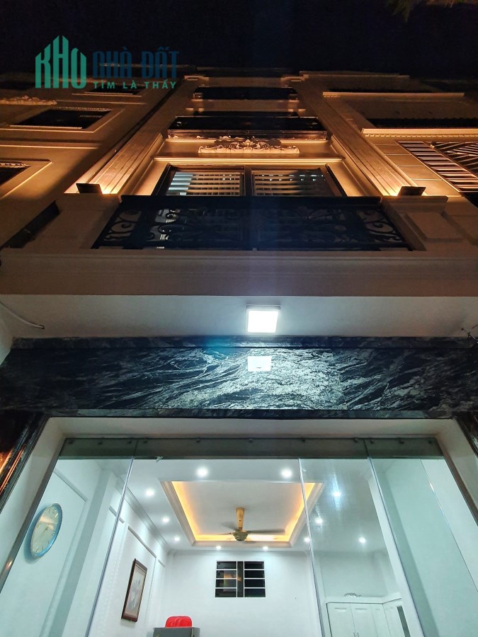 Chính chủ bán nhà phố Hào Nam 40M 5T - Full Nội Thất - chỉ 5.5 tỷ 0976389206.