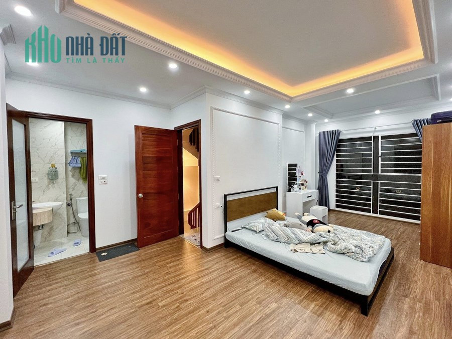 Chính chủ bán nhà phố Hào Nam 40M 5T - Full Nội Thất - chỉ 5.5 tỷ 0976389206.