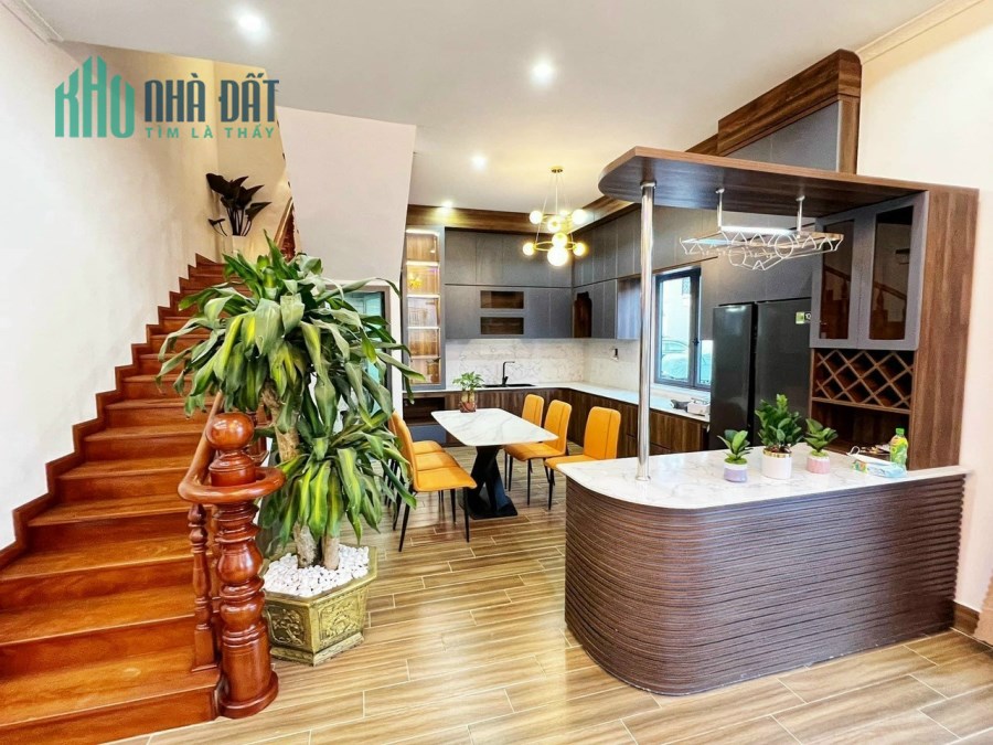 Siêu phẩm Biệt Thự 3 tầng 2 mặt tiền mới xây xong tại khu Villa Nam Hồ ,Phường 11, TP Đà Lạt, giá