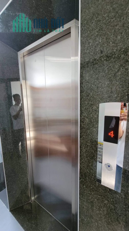 Hẻm nhựa 10m ngay Hòa Hảo. 6 tầng BTCT. Thang máy xịn. 50m2. Chỉ 14,x tỷ