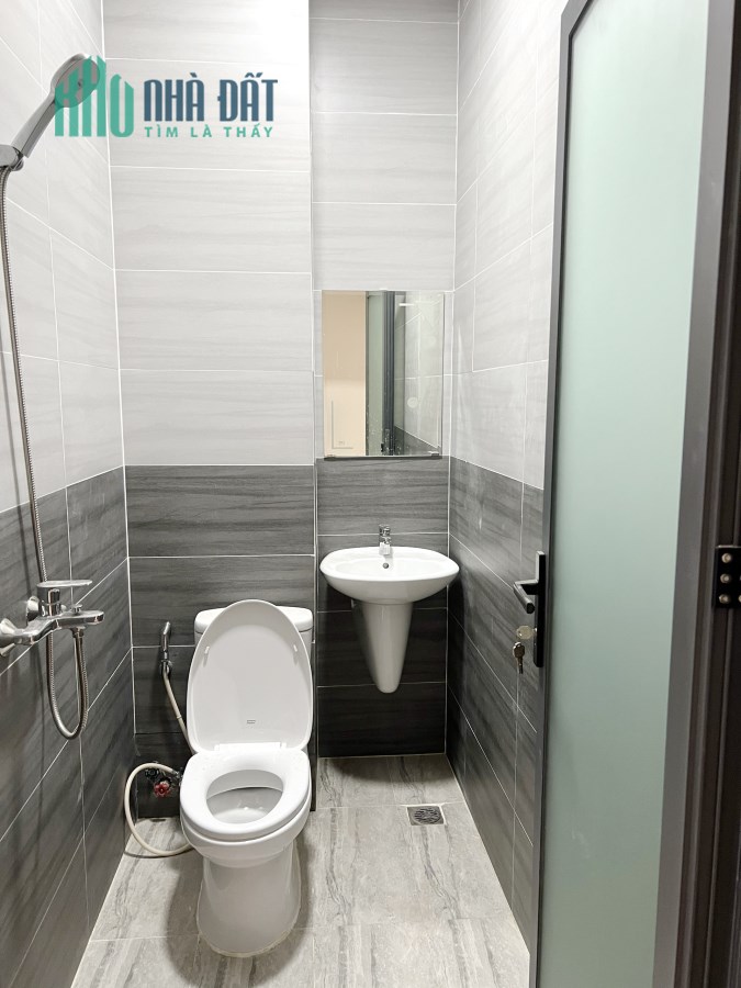 Cho thuê Nhà 4 tầng căn góc đường Võ Trứ P9Q8. Giá 14tr/th