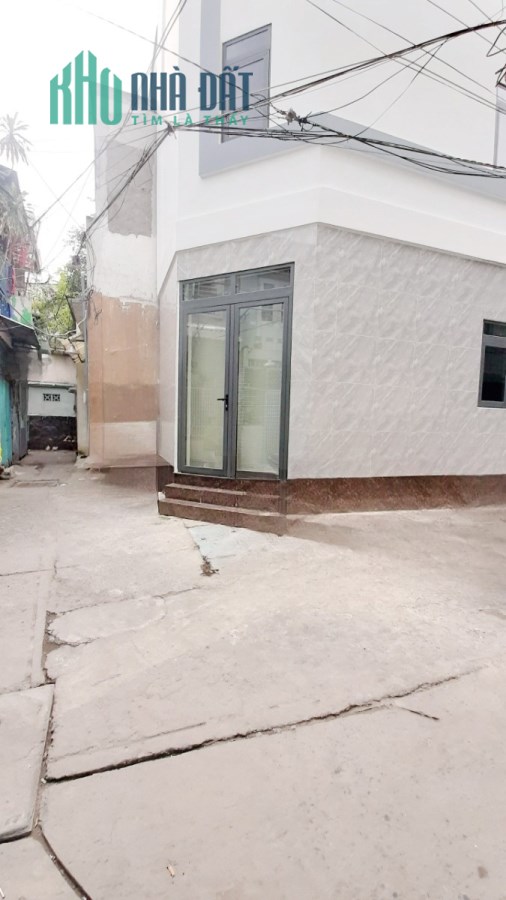 Cho thuê Nhà 4 tầng căn góc đường Võ Trứ P9Q8. Giá 14tr/th