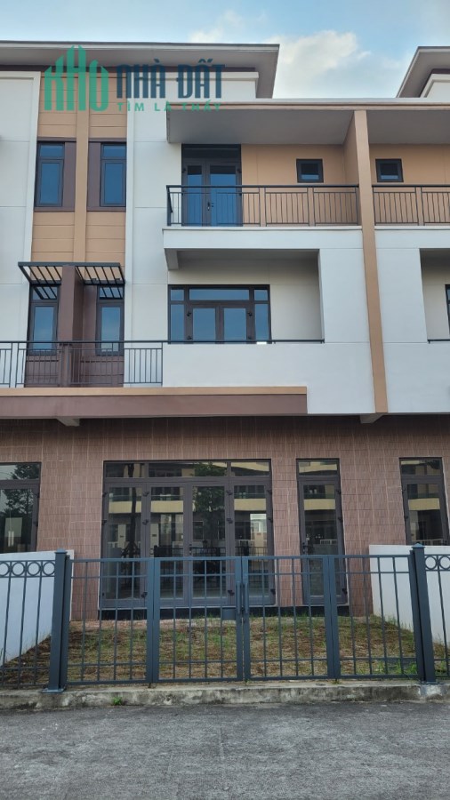 duy nhất 1 căn 3 tầng 90m2 nàn 2 view sông tại centa city chi