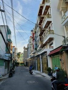 Do chưa thể về việt nam ở nên bán lại nhà mặt hẻm nhựa thông 8m( tương lai 2 mặt tiền)
