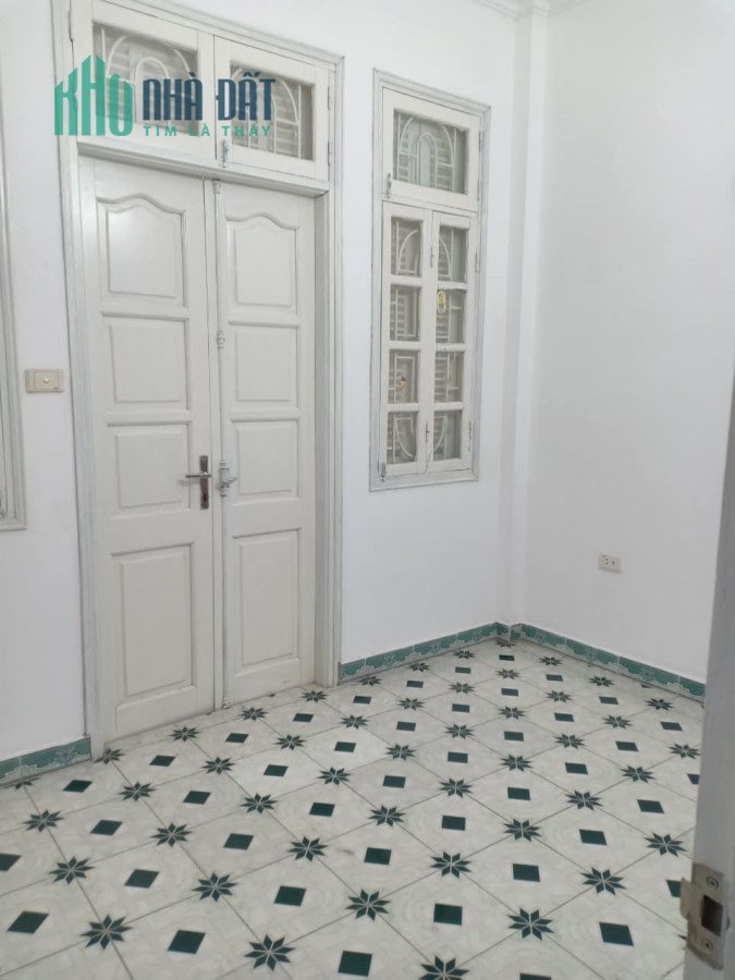 Bán nhà LẠC LONG QUÂN- CẦU GIẤY 100m ra Hồ Tây lộng gió 30m, 4 tầng chỉ 4,75 tỷ chưa thương lượng.