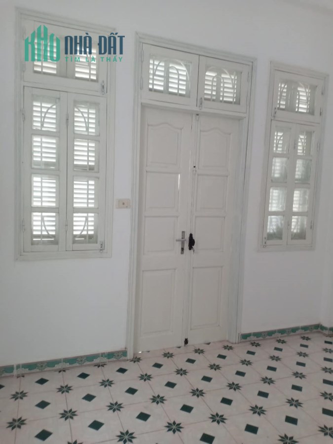 Bán nhà LẠC LONG QUÂN- CẦU GIẤY 100m ra Hồ Tây lộng gió 30m, 4 tầng chỉ 4,75 tỷ chưa thương lượng.