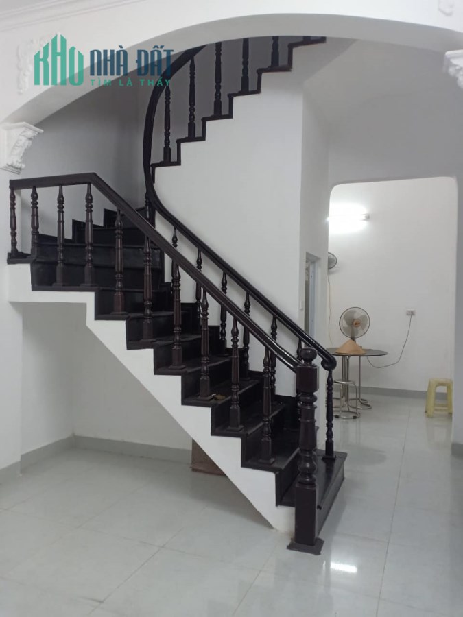 Bán nhà LẠC LONG QUÂN- CẦU GIẤY 100m ra Hồ Tây lộng gió 30m, 4 tầng chỉ 4,75 tỷ chưa thương lượng.