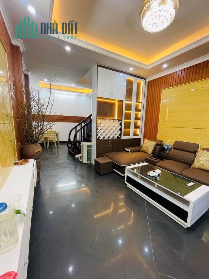 Bán nhà Nguyễn văn cừ Long Biên 35m2 4 tỷ gần ô tô, BV Tâm Anh,gần cầu Chương Dương.