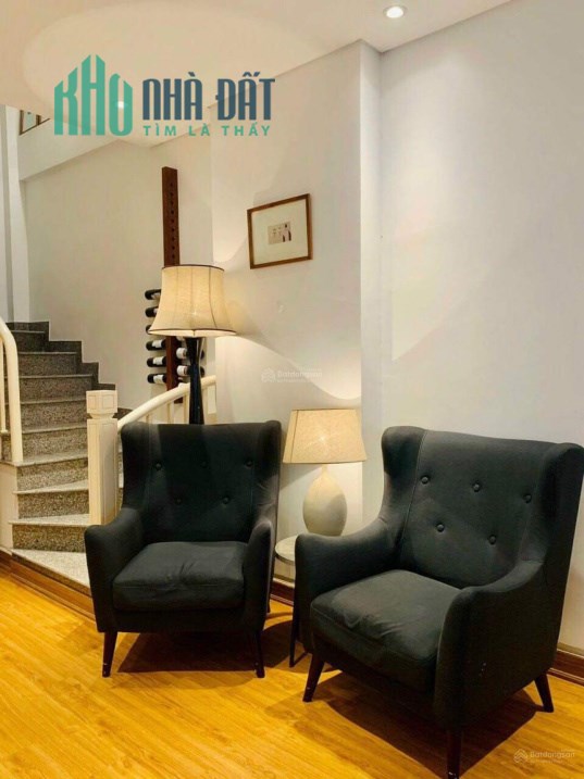 Bán nhà phường Thạch Bàn, dân xây 35 m2, 5T, giá chỉ nhĩnh 3 tỷ.