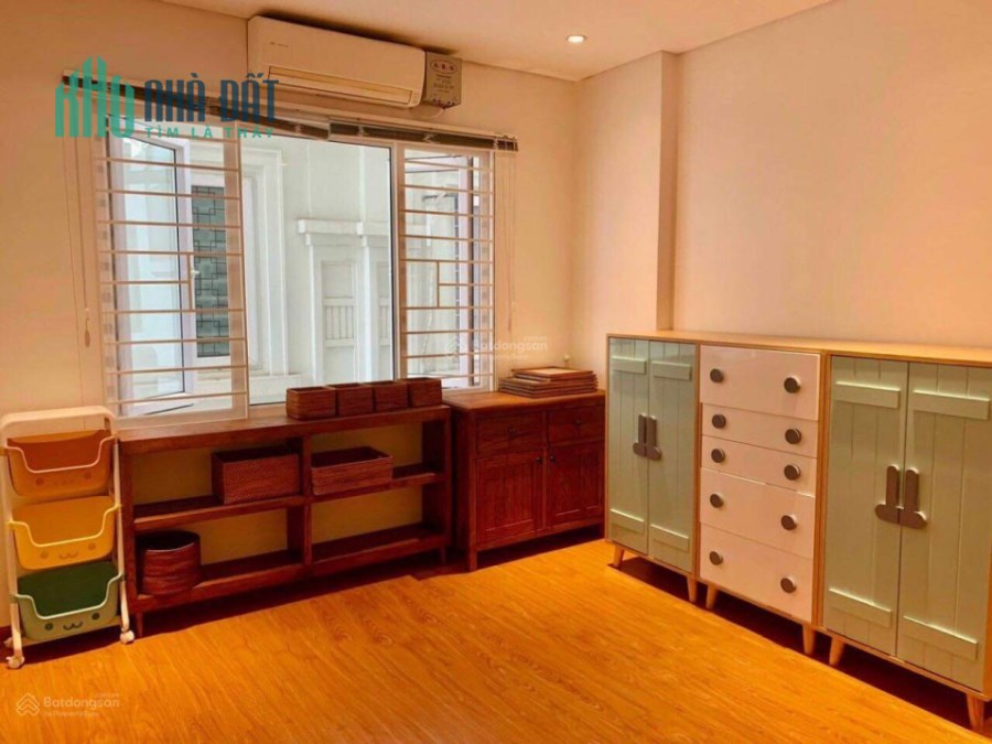Bán nhà phường Thạch Bàn, dân xây 35 m2, 5T, giá chỉ nhĩnh 3 tỷ.