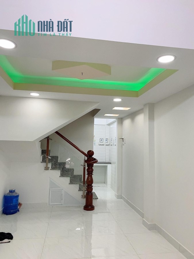Bán gáp nhà 5 tầng sân thượng đường Nguyễn Tri Phương Q10