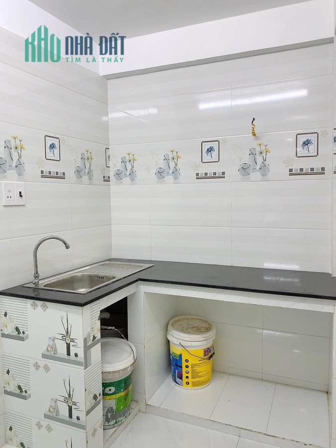 Bán gáp nhà 5 tầng sân thượng đường Nguyễn Tri Phương Q10