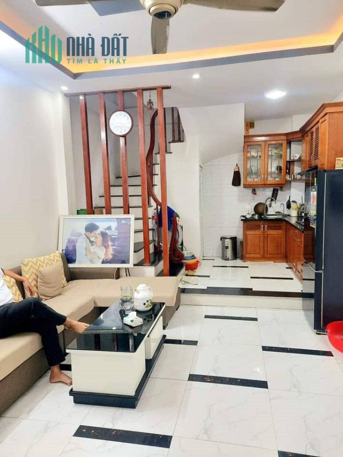 Pháo Đài Láng, ngõ to, nhà đẹp, 10m ra oto, SĐCC, 25m2, 5T, 2.5 tỷ