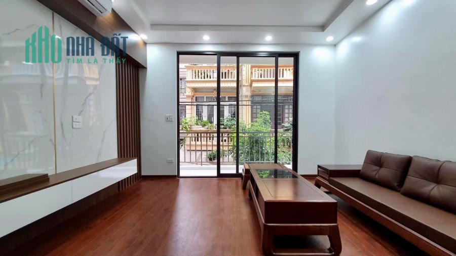Pháo Đài Láng, ngõ to, nhà đẹp, 10m ra oto, SĐCC, 25m2, 5T, 2.5 tỷ