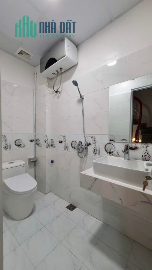 Pháo Đài Láng, ngõ to, nhà đẹp, 10m ra oto, SĐCC, 25m2, 5T, 2.5 tỷ