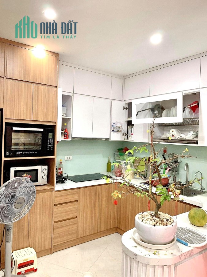 ĐÓN TẾT! Nguyễn Văn Huyên siêu đẹp, 2 thoáng, ngõ nông, 40m2x5T, chỉ 3.9 tỷ