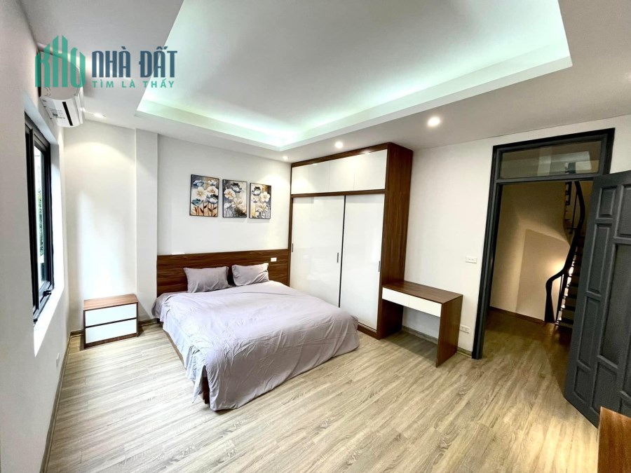 ĐÓN TẾT! Nguyễn Văn Huyên siêu đẹp, 2 thoáng, ngõ nông, 40m2x5T, chỉ 3.9 tỷ
