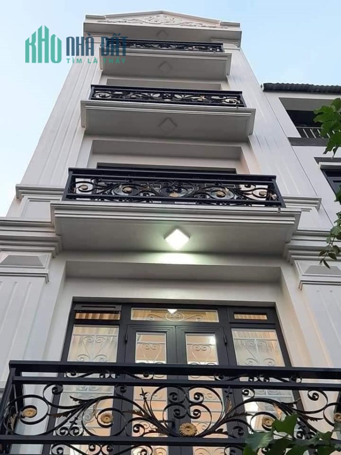 ĐÓN TẾT! Nguyễn Văn Huyên siêu đẹp, 2 thoáng, ngõ nông, 40m2x5T, chỉ 3.9 tỷ