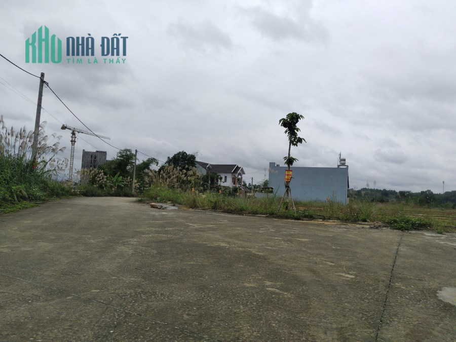 Bán Đất Mặt Đường Nguyễn Tất Thành - Tp. Yên Bái - Giá Chỉ Hơn 1 Tỷ/Lô. LH : 0969.333.665