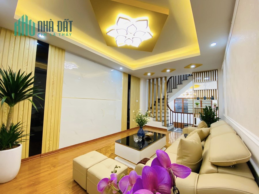 NHÀ ĐẸP VỊ TRÍ ĐẸP PHỐ HẠ ĐÌNH 50M RA HỒ HẠ ĐÌNH RA MẶT PHỐ RA ÔTÔ 40M2 5 TẦNG 6 NGỦ GIÁ 4.7 TỶ.