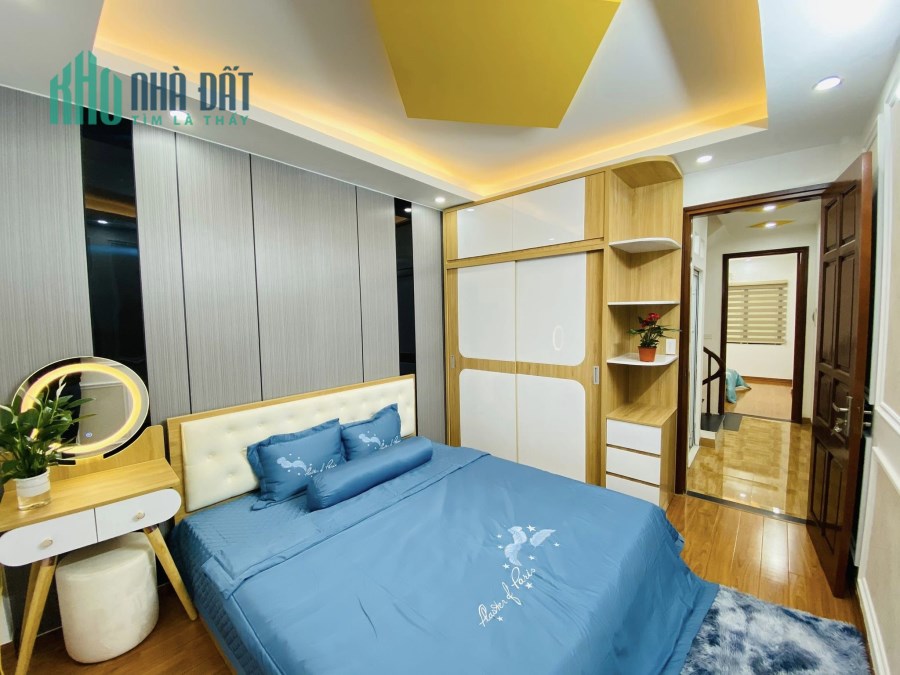 NHÀ ĐẸP VỊ TRÍ ĐẸP PHỐ HẠ ĐÌNH 50M RA HỒ HẠ ĐÌNH RA MẶT PHỐ RA ÔTÔ 40M2 5 TẦNG 6 NGỦ GIÁ 4.7 TỶ.