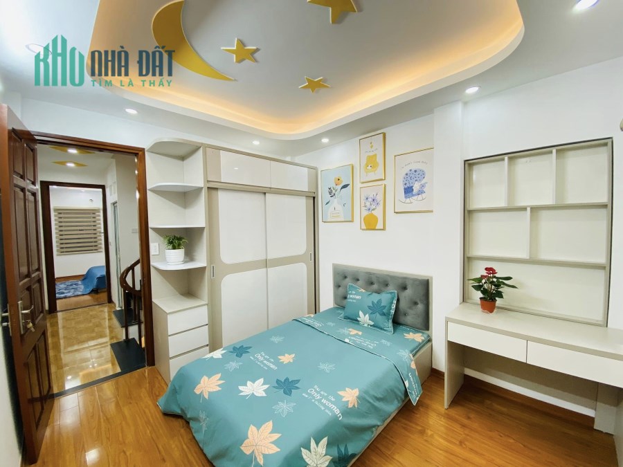 NHÀ ĐẸP VỊ TRÍ ĐẸP PHỐ HẠ ĐÌNH 50M RA HỒ HẠ ĐÌNH RA MẶT PHỐ RA ÔTÔ 40M2 5 TẦNG 6 NGỦ GIÁ 4.7 TỶ.