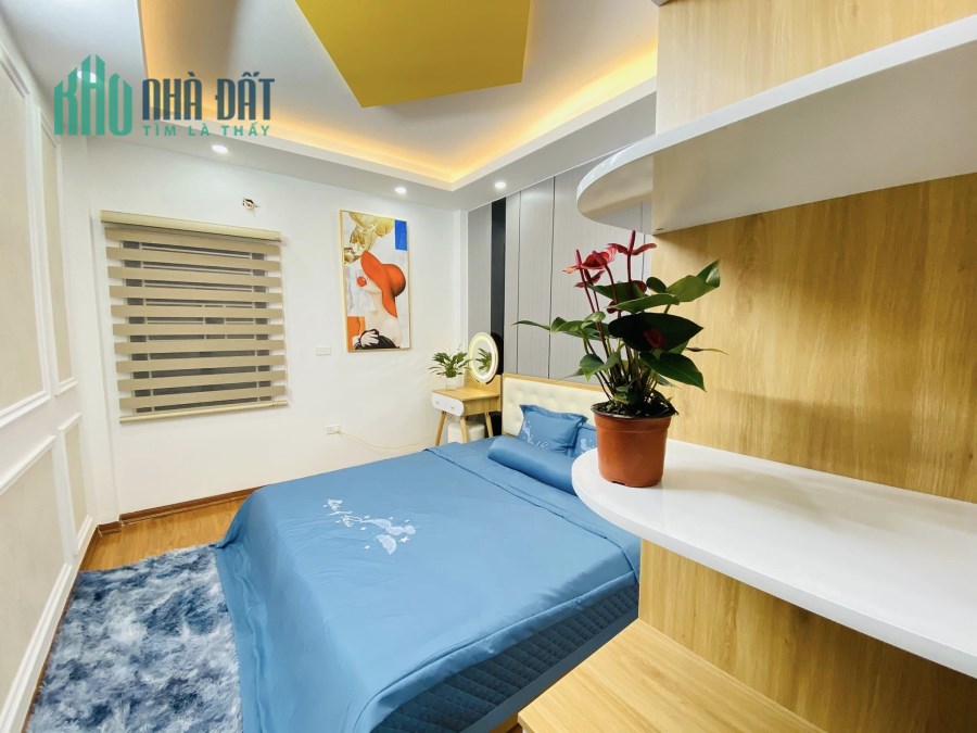NHÀ ĐẸP VỊ TRÍ ĐẸP PHỐ HẠ ĐÌNH 50M RA HỒ HẠ ĐÌNH RA MẶT PHỐ RA ÔTÔ 40M2 5 TẦNG 6 NGỦ GIÁ 4.7 TỶ.