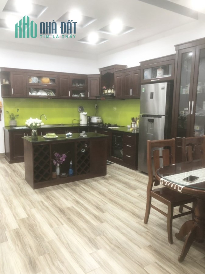 Nhà 2 tầng mặt tiền Huỳnh Ngọc Huệ kinh doanh đỉnh