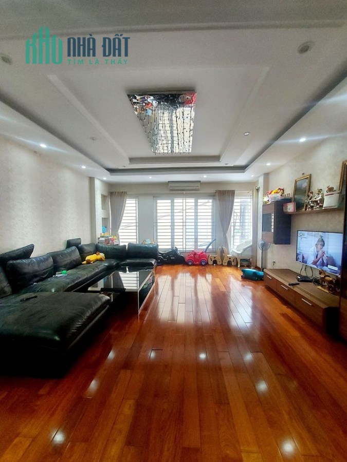Bán nhà Duy Tân DT 42m2, mặt tiền 4m, chỉ 6 tỷ 7, “ô tô vào nhà, kinh doanh đỉnh” LH A Phúc: