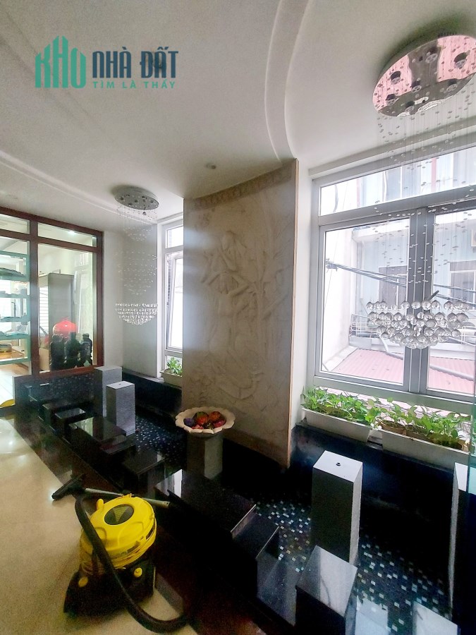 Bán nhà Duy Tân DT 42m2, mặt tiền 4m, chỉ 6 tỷ 7, “ô tô vào nhà, kinh doanh đỉnh” LH A Phúc: